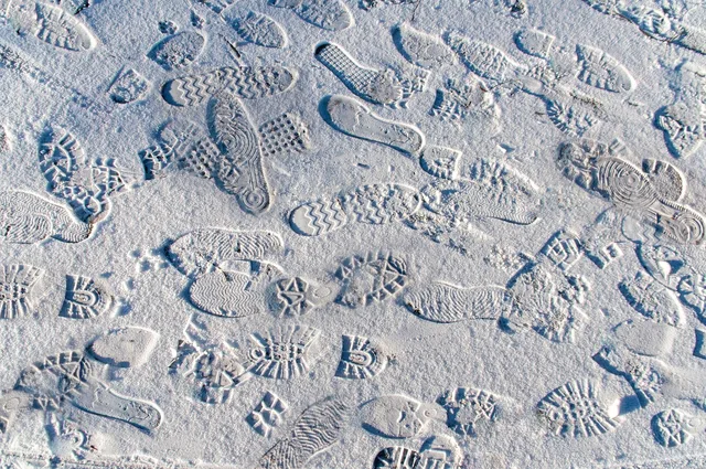 footprints, nature, snow, winter, shoes, season. Attributionsmodeller i praktiken: första, sista och datadrivna val